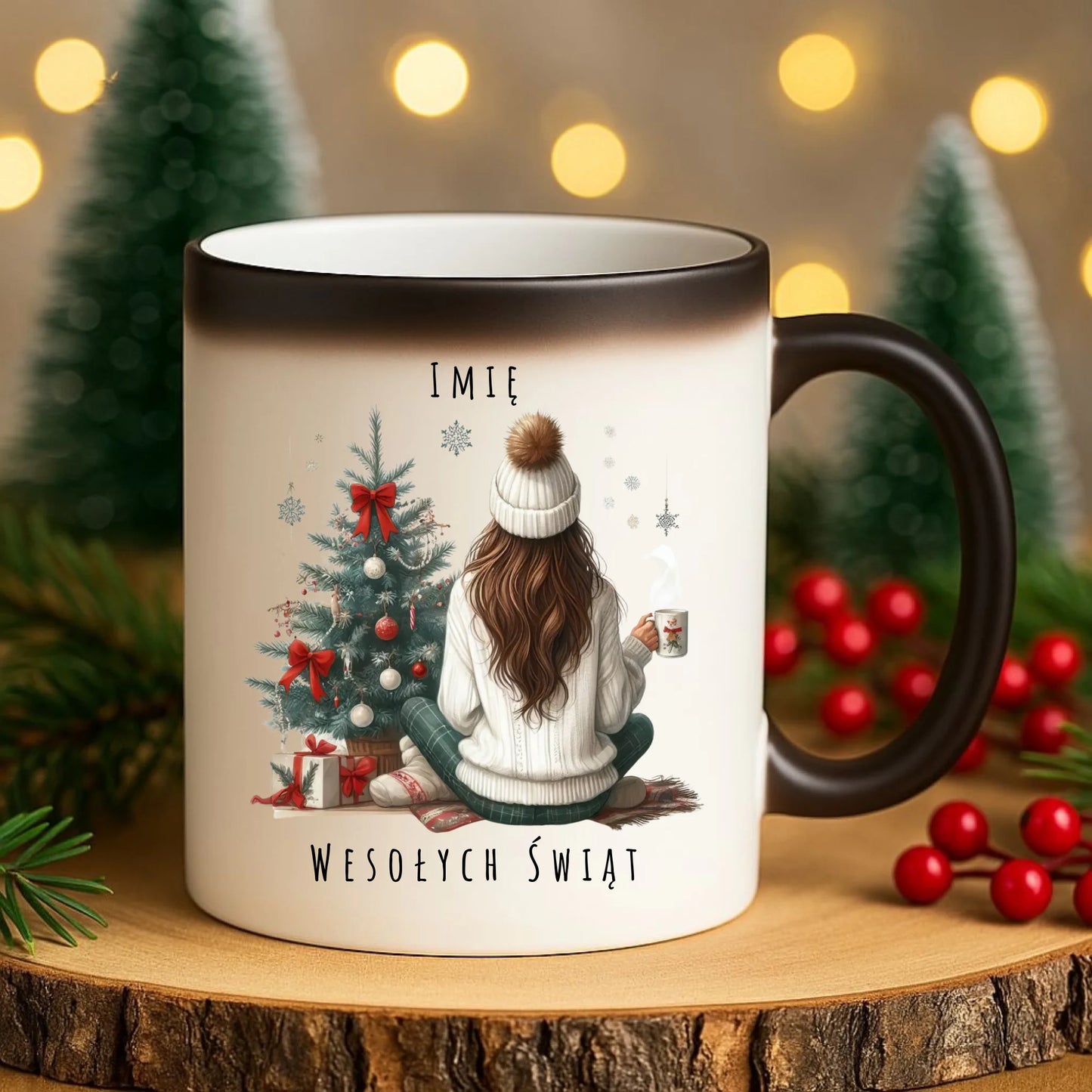 Kubek magiczny świąteczny - Dziewczyna przy choince - personalizowany BN15 - StoryCups.pl