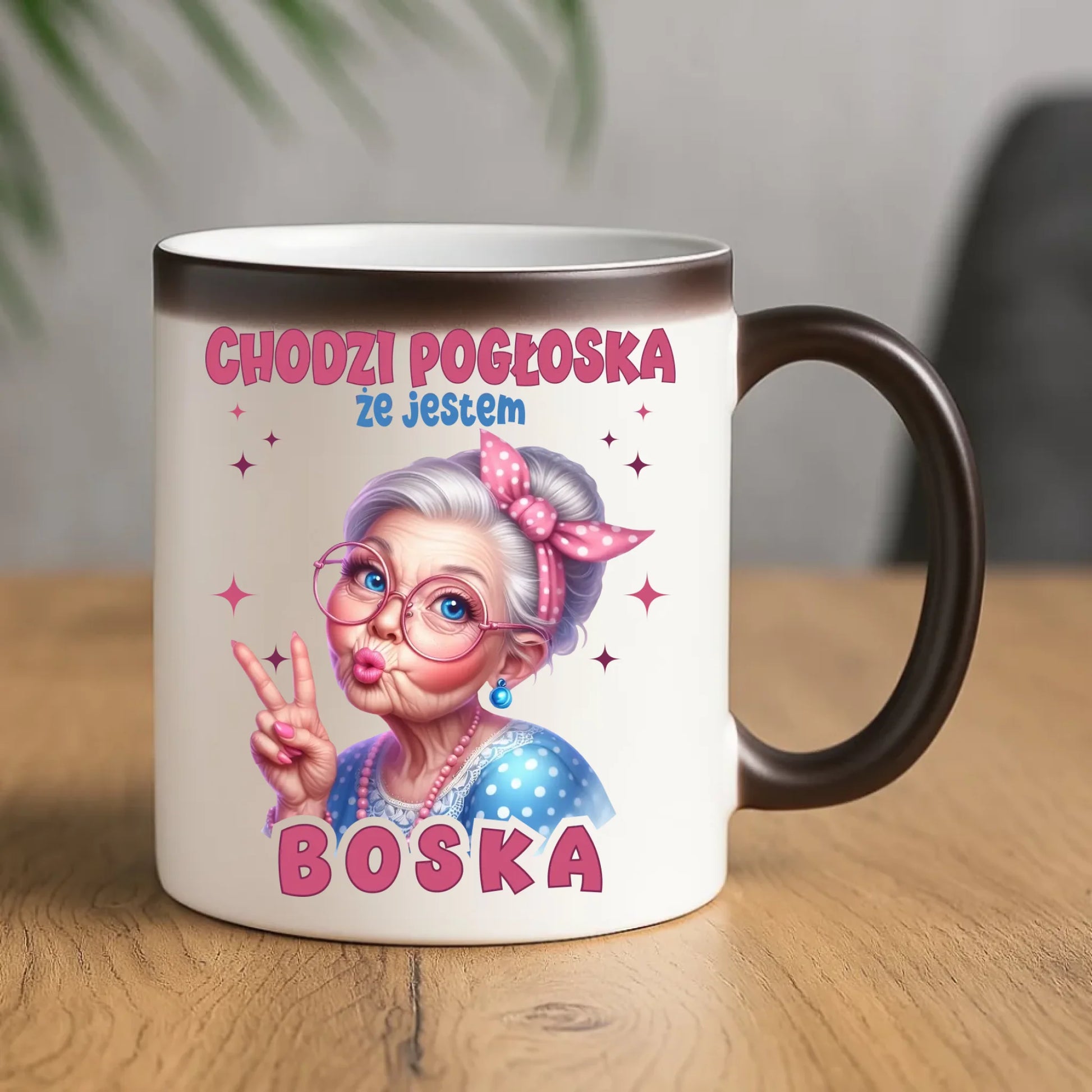 Kubek magiczny dla babci - Chodzi pogłoska, że jestem boska B16 - StoryCups.pl