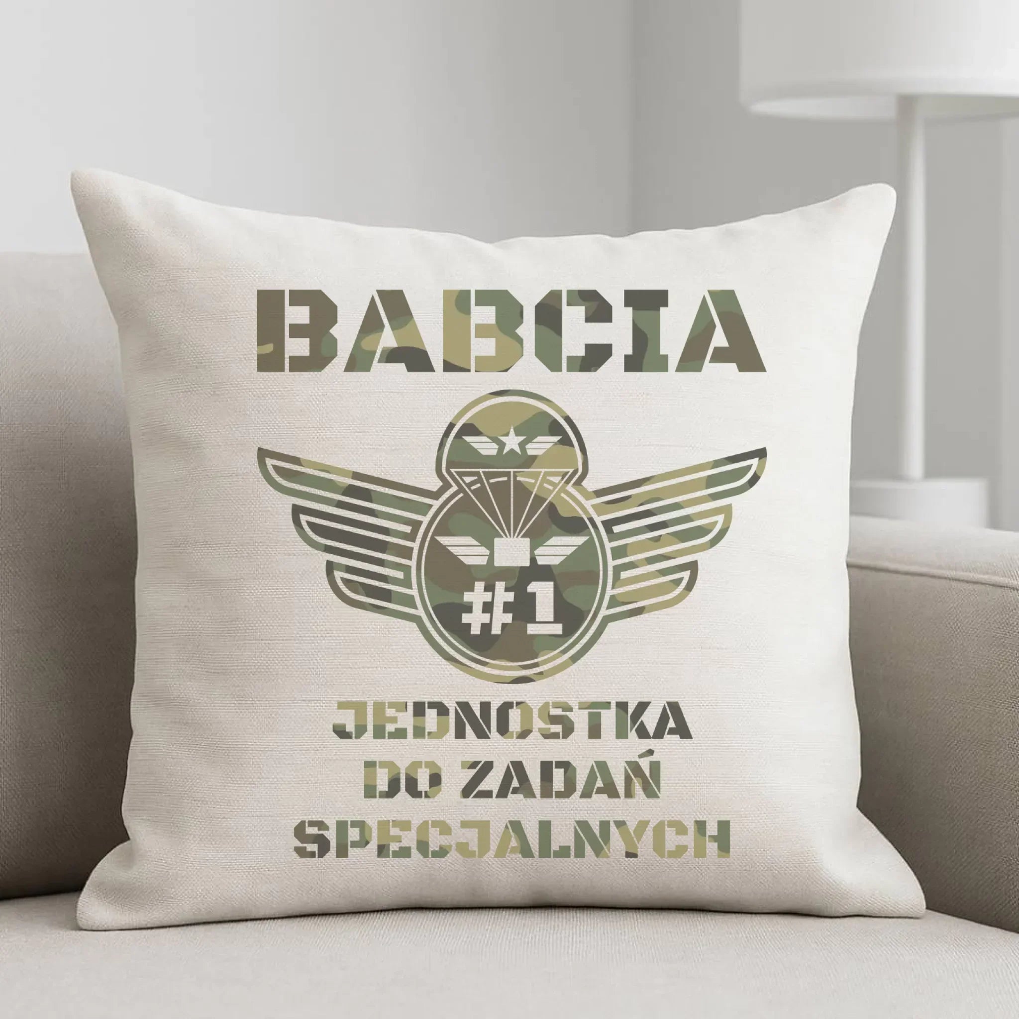Poduszka dla babci - Babcia jednostka do zadań specjalnych B31 - StoryCups.pl