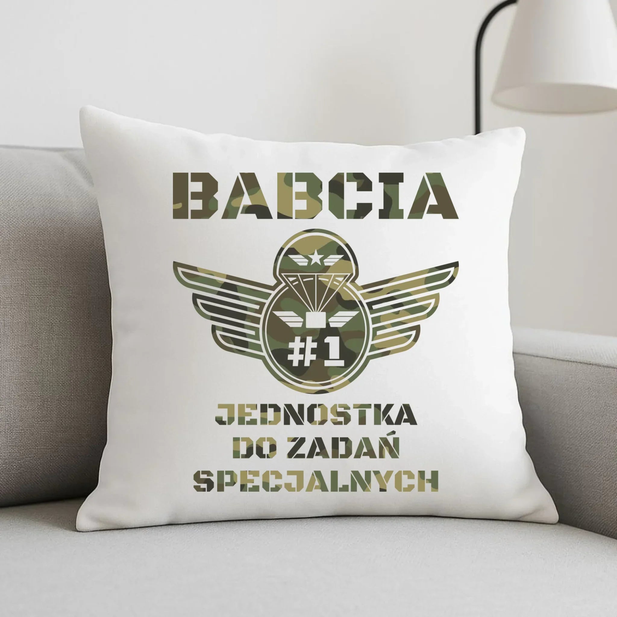 Poduszka dla babci - Babcia jednostka do zadań specjalnych B31 - StoryCups.pl