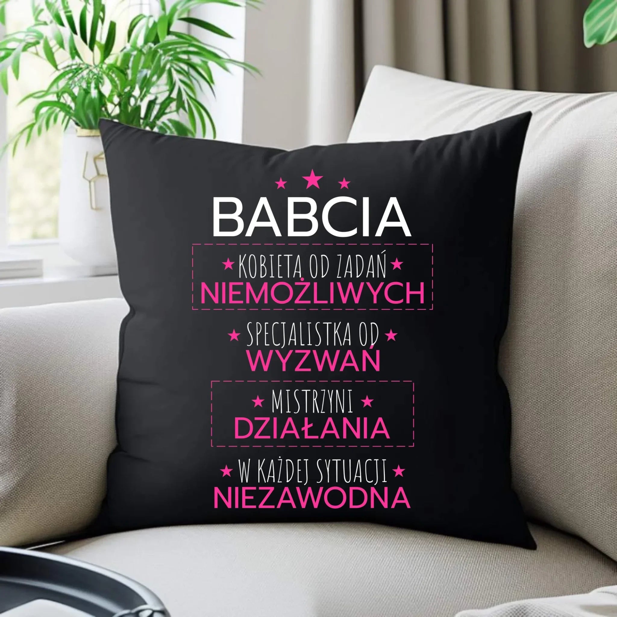 Poduszka dekoracyjna dla babci - Babcia kobieta od zadań niemożliwych B30 - StoryCups.pl