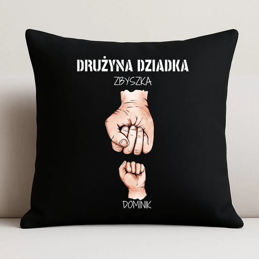 Poduszka dekoracyjna dla dziadka - Drużyna dziadka 1-6 imion wnuków - personalizowana D07 - StoryCups.pl