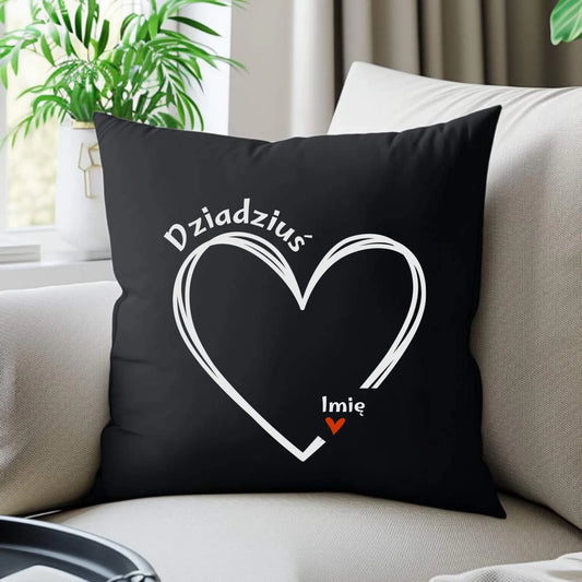 Poduszka dekoracyjna dla dziadka - Serce z imionami wnuków 1-7 - personalizowana D26 - StoryCups.pl