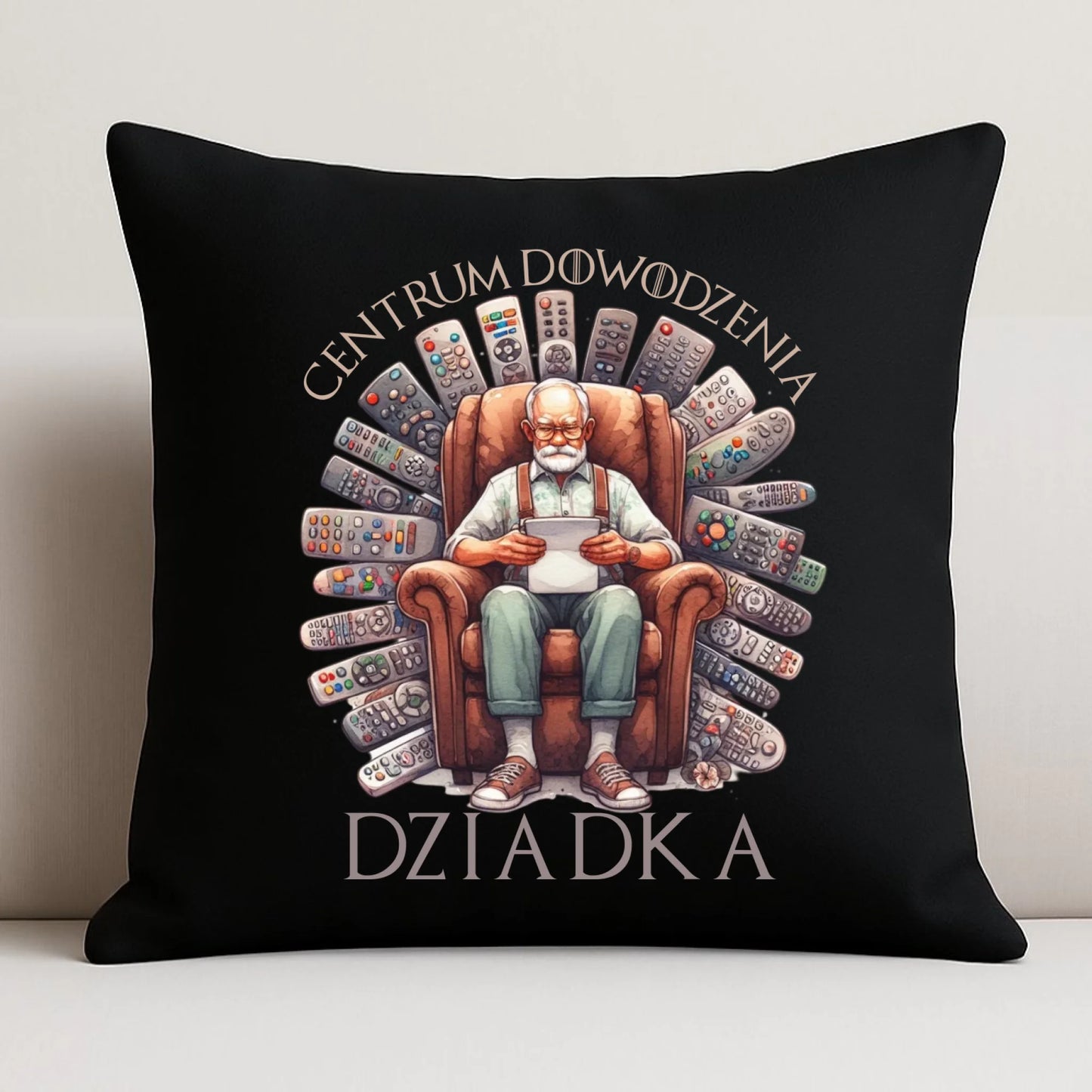 Poduszka dekoracyjna dla dziadka - Centrum dowodzenia D28 - StoryCups.pl