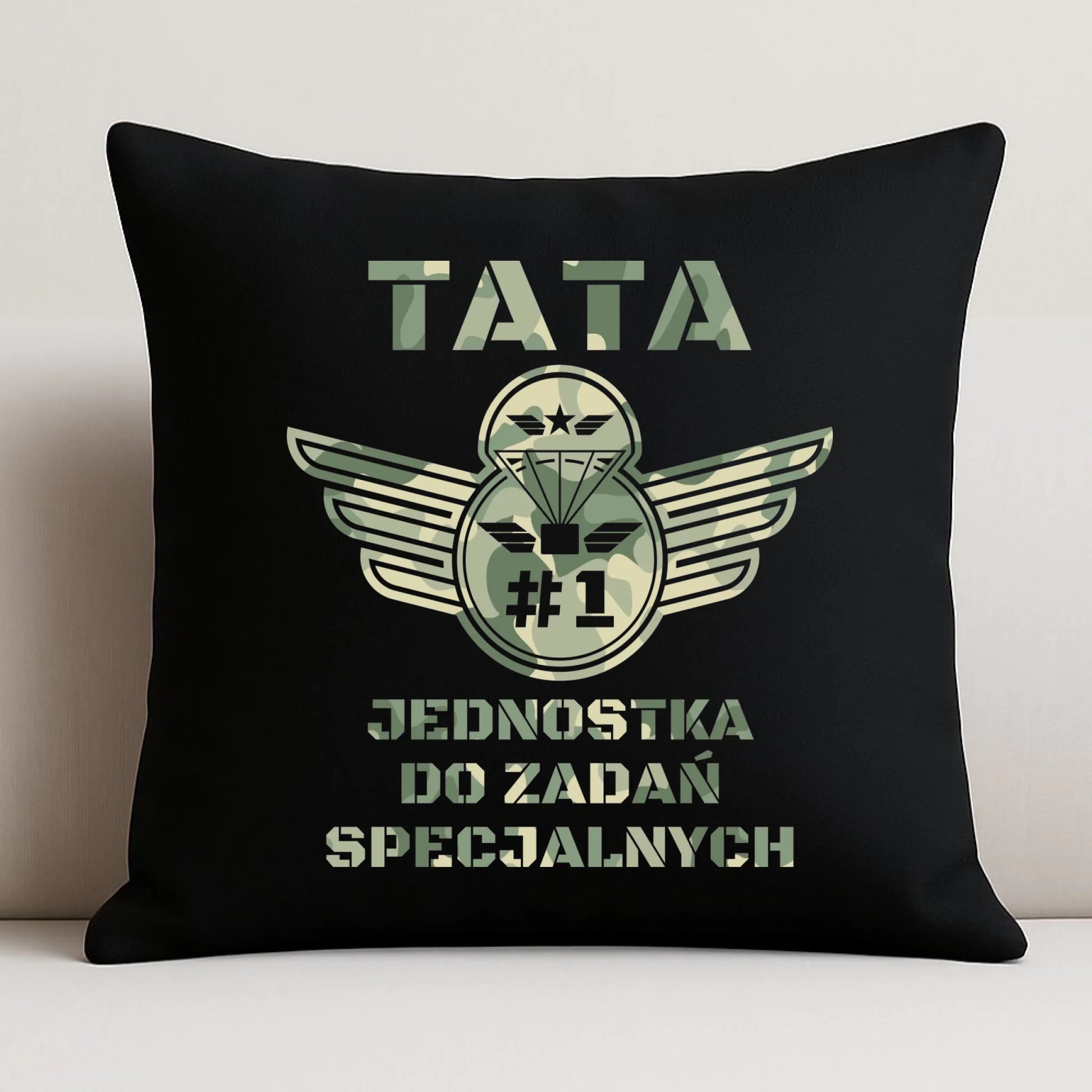 Poduszka dekoracyjna dla taty - Tata jednostka do zadań specjalnych DT42 - StoryCups.pl