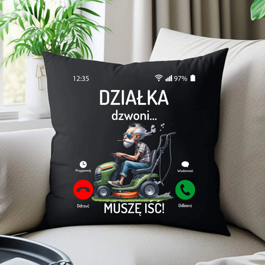 Poduszka dekoracyjna dla dziadka - Działka dzwoni muszę iść D35 - StoryCups.pl