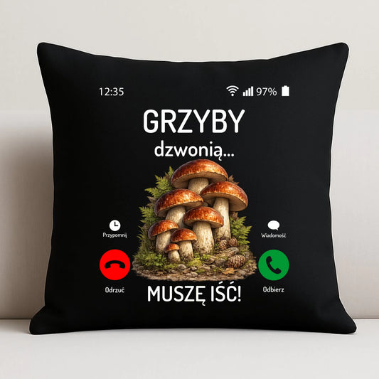 Poduszka dekoracyjna dla dziadka grzybiarza - Grzyby dzwonią muszę iść D36 - StoryCups.pl