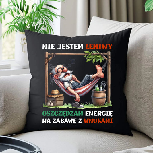 Poduszka dekoracyjna dla dziadka - Nie jestem leniwy oszczędzam energię D39 - StoryCups.pl