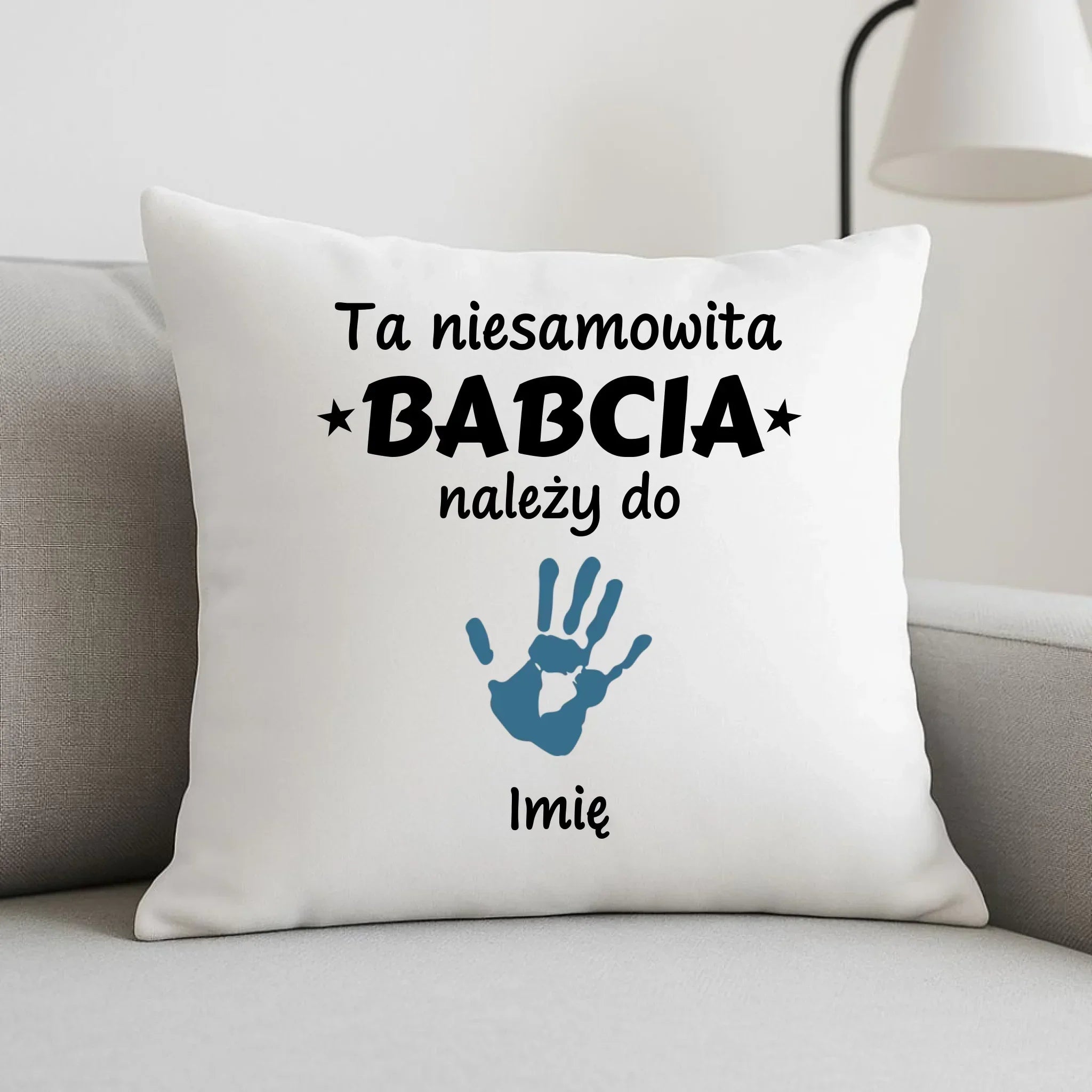 Poduszka dla babci - Babcia należy do wnuków 1–6 imion – personalizowana B33 - StoryCups.pl
