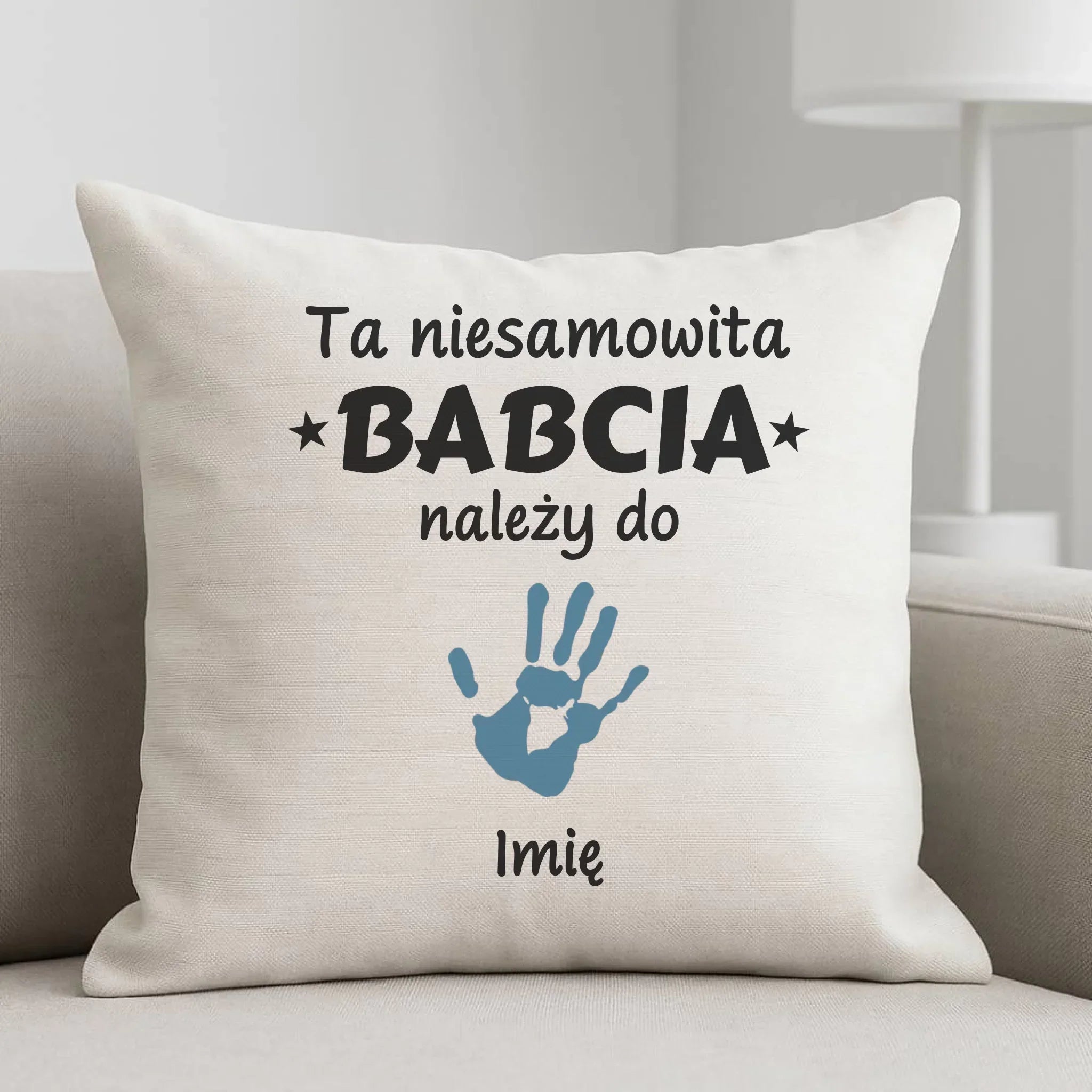 Poduszka dla babci - Babcia należy do wnuków 1–6 imion – personalizowana B33 - StoryCups.pl