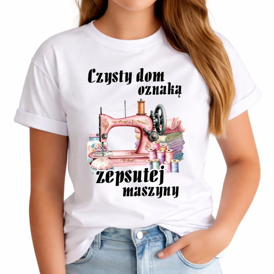 Koszulka damska szyciowa dla krawcowej - Czysty dom oznaką zepsutej maszyny HS15 - StoryCups.pl
