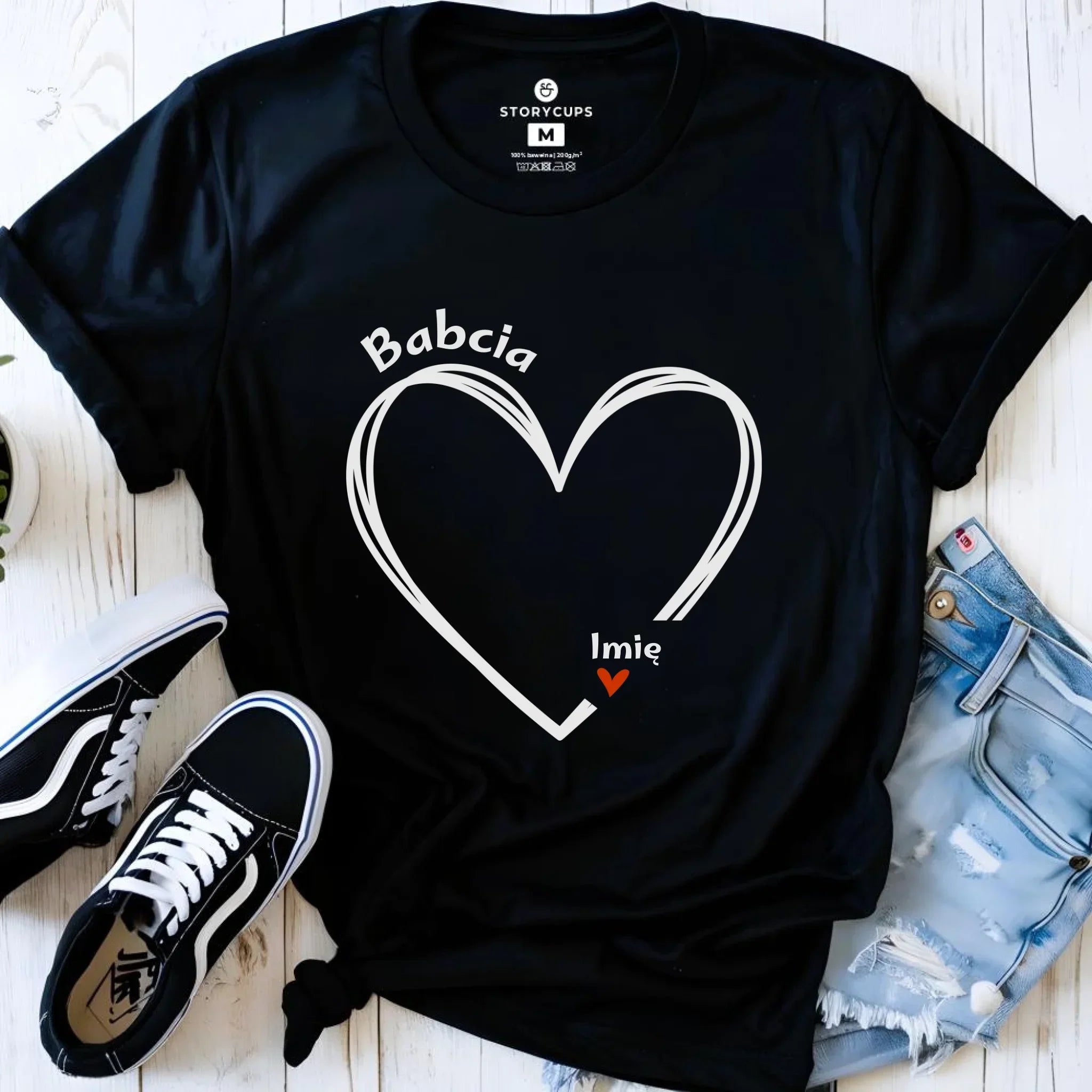 Koszulka dla babci - Serce z imionami wnuków 1-7 - personalizowana B26 - StoryCups.pl