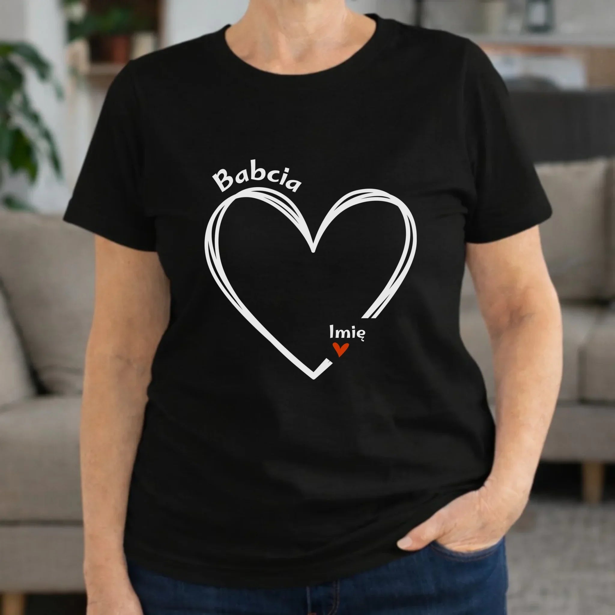 Koszulka dla babci - Serce z imionami wnuków 1-7 - personalizowana B26 - StoryCups.pl