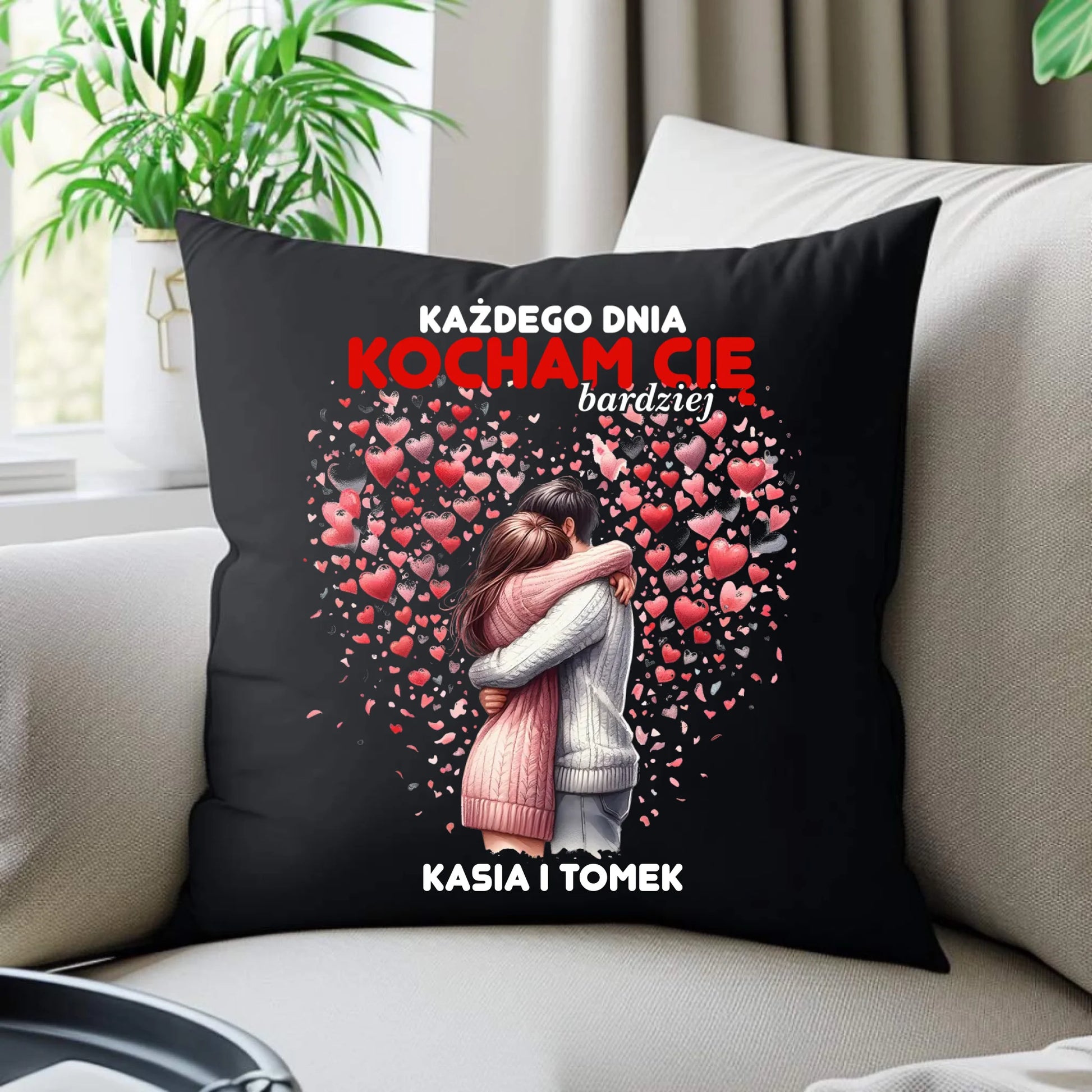 Poduszka dekoracyjna dla par - Każdego dnia kocham Cię bardziej - personalizowana W09 - StoryCups.pl