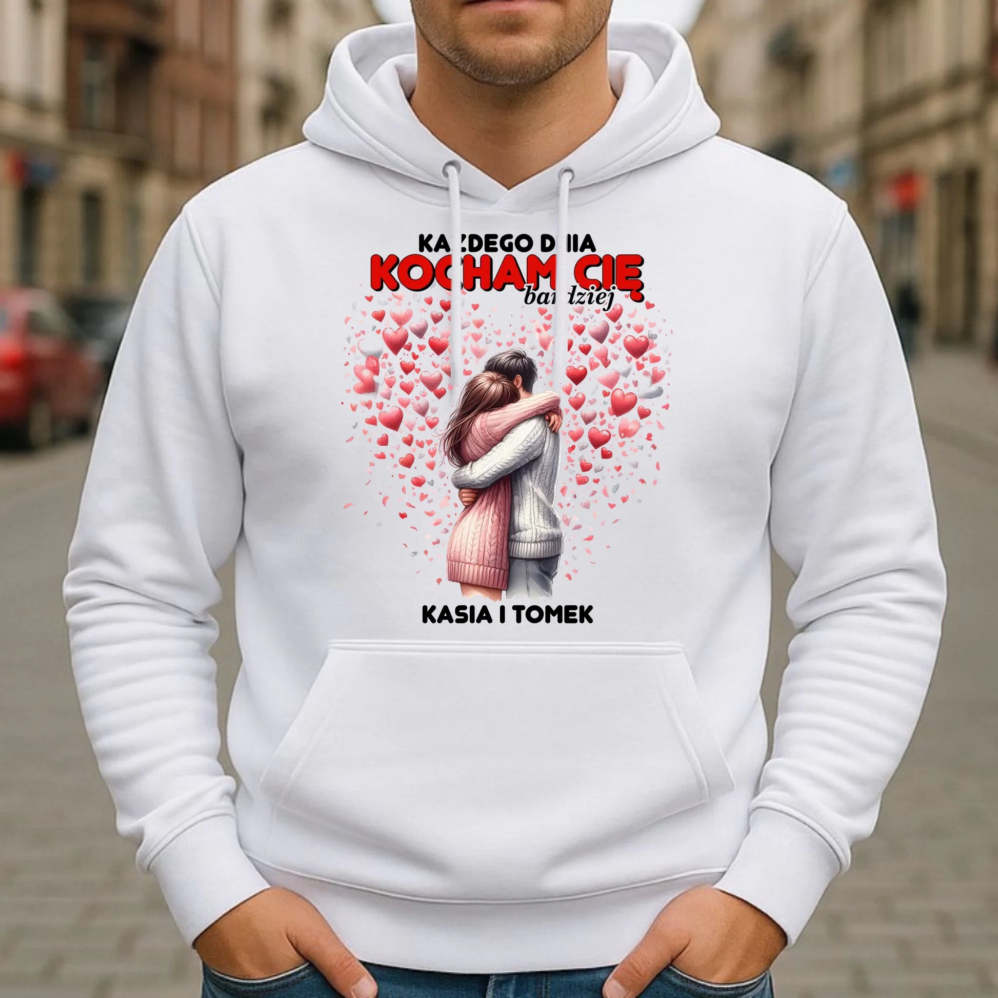 Bluza męska z kapturem dla par - Każdego dnia kocham Cię bardziej - personalizowana W09 - StoryCups.pl