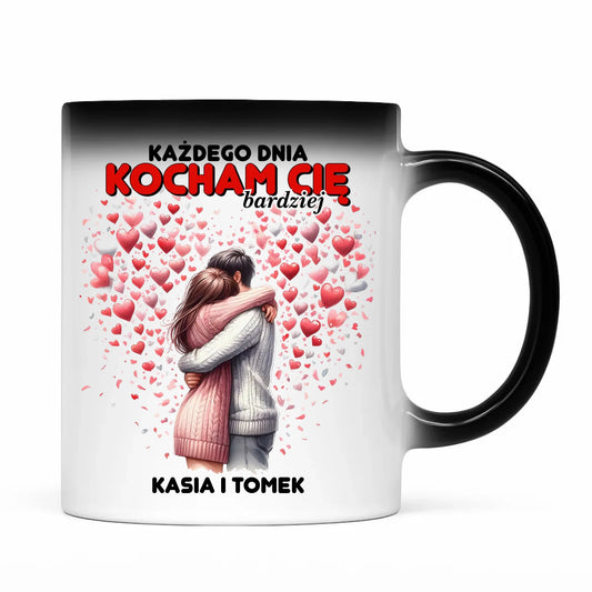 Kubek magiczny dla par - Każdego dnia kocham Cię bardziej - personalizowany W09 - StoryCups.pl