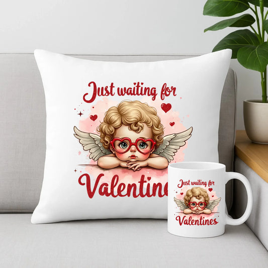 Zestaw poduszka i kubek na Walentynki - Just waiting for Valentines W24 - StoryCups.pl