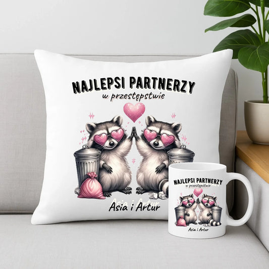 Zestaw poduszka i kubek dla par - Najlepsi partnerzy w przestępstwie - personalizowany W27 - StoryCups.pl