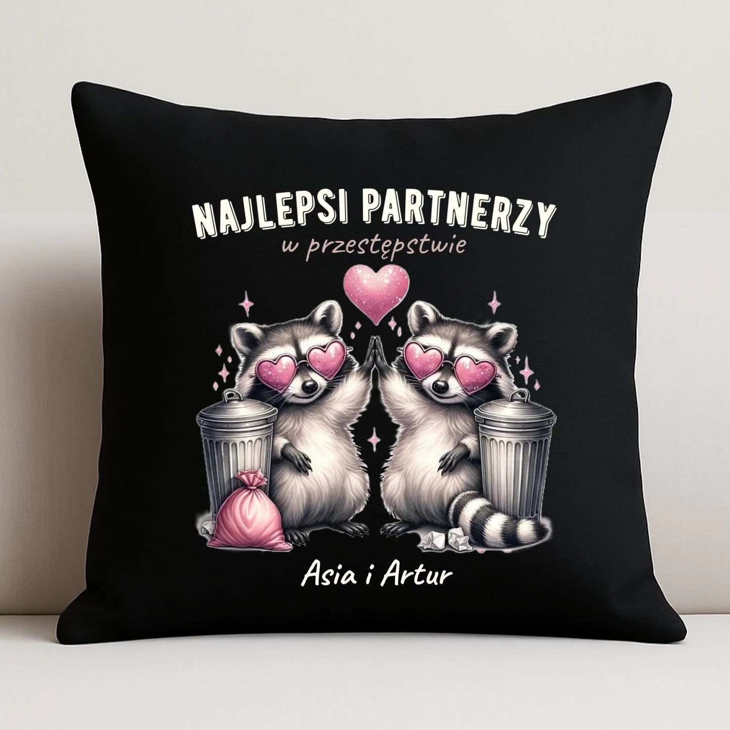 Poduszka dekoracyjna dla par - Najlepsi partnerzy w przestępstwie - personalizowana W27 - StoryCups.pl
