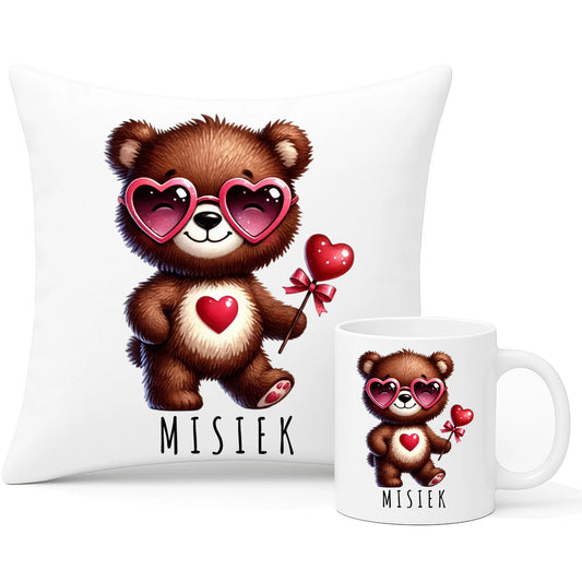 Zestaw poduszka i kubek na Walentynki - Misiek z sercem W34 - StoryCups.pl