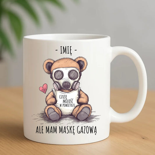 Kubek - Miś w masce gazowej - Czuję miłość w powietrzu - personalizowany W38 - StoryCups.pl