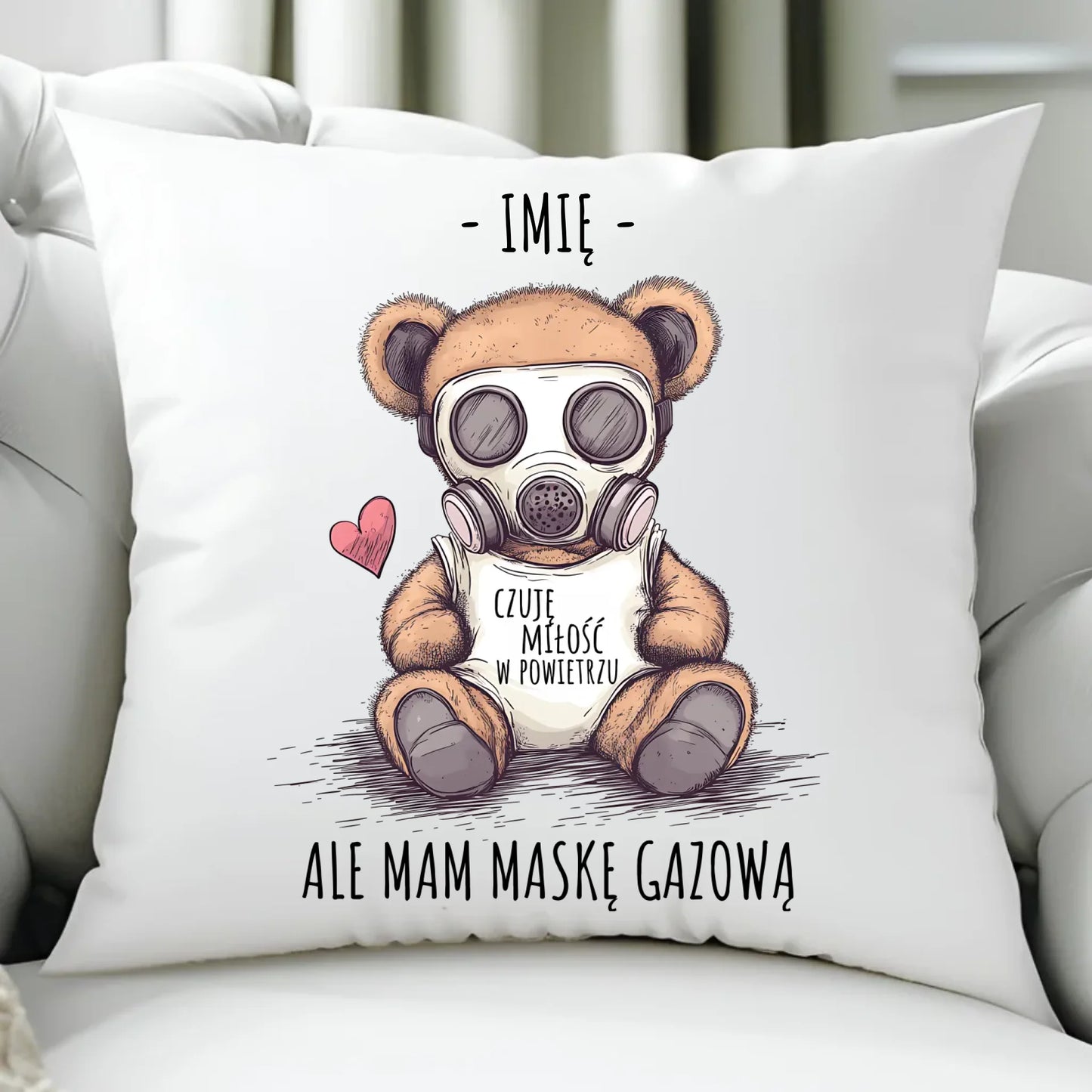 Poduszka - Miś w masce gazowej - Czuję miłość w powietrzu - personalizowana W38 - StoryCups.pl