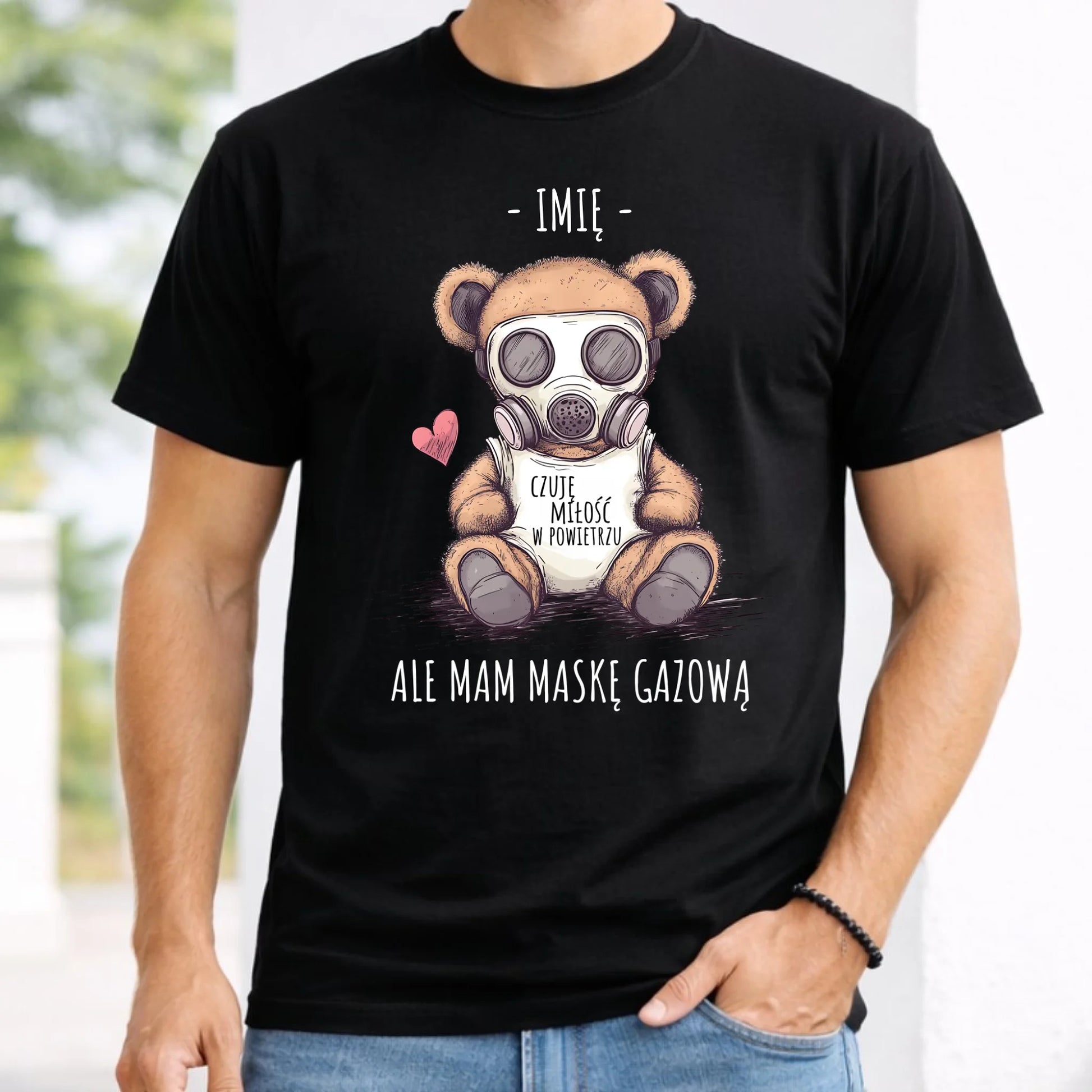 Koszulka męska - Miś w masce gazowej - Czuję miłość w powietrzu - personalizowana W38 - StoryCups.pl