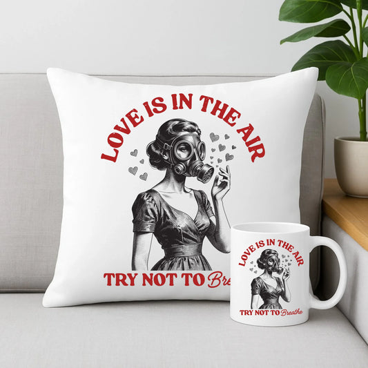 Zestaw poduszka i kubek dla niej - Love is in the air W43 - StoryCups.pl