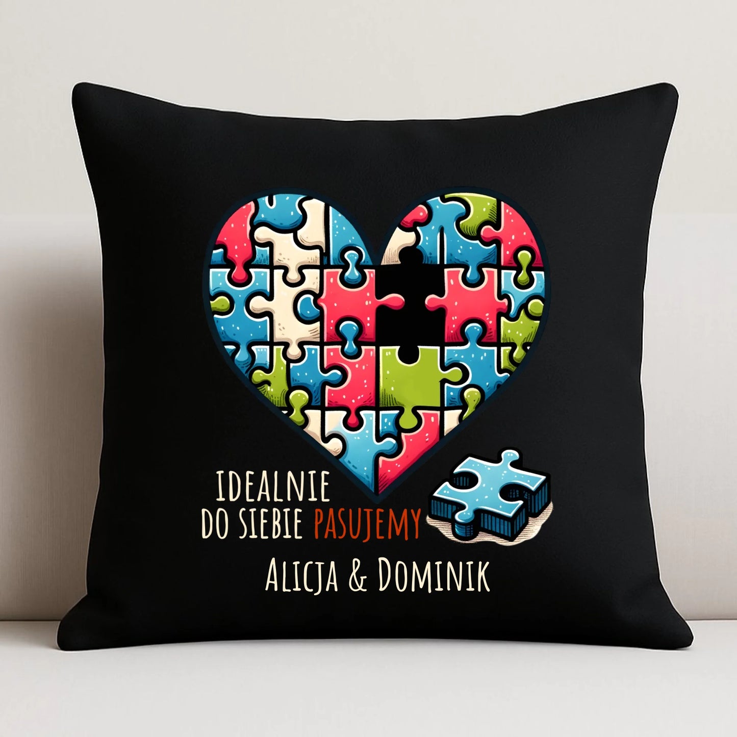 Poduszka dekoracyjna dla par - Idealnie do siebie pasujemy - personalizowana W44 - StoryCups.pl