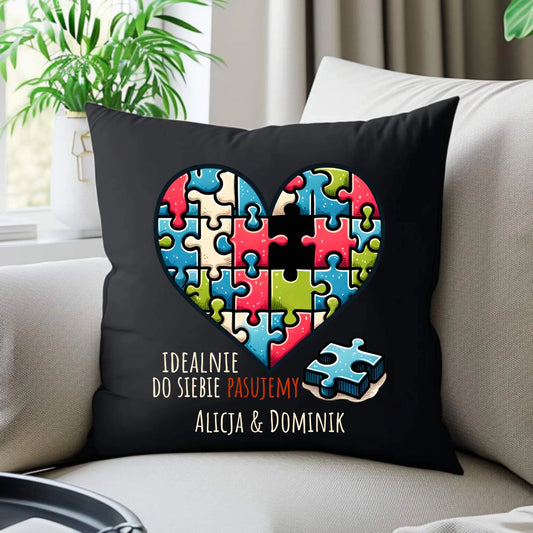 Poduszka dekoracyjna dla par - Idealnie do siebie pasujemy - personalizowana W44 - StoryCups.pl