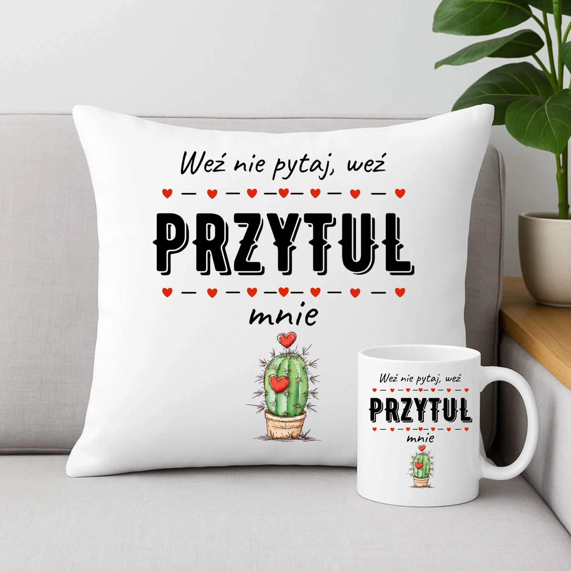 Zestaw poduszka i kubek dla par - Weź nie pytaj, weź przytul mnie W49 - StoryCups.pl