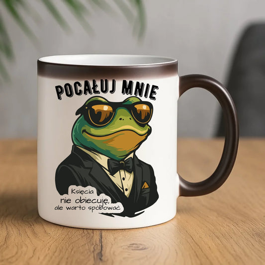 Kubek magiczny - Żaba w garniturze pocałuj mnie W55 - StoryCups.pl