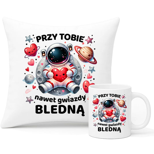 Zestaw poduszka i kubek dla par - Przy Tobie nawet gwiazdy bledną W57 - StoryCups.pl