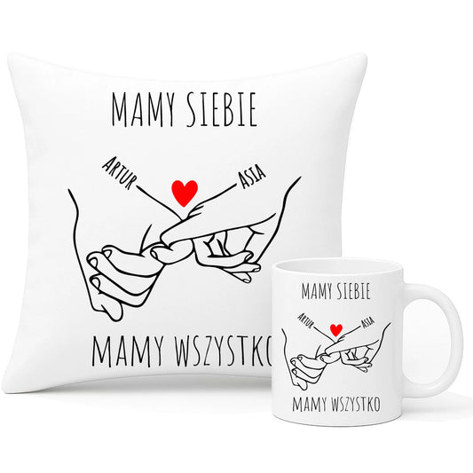 Zestaw poduszka i kubek dla par - Zaplecione ręce mamy siebie mamy wszystko - personalizowany W63 - StoryCups.pl