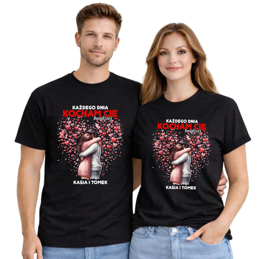 Zestaw koszulek dla par - Każdego dnia kocham Cię bardziej - personalizowany W09 - StoryCups.pl