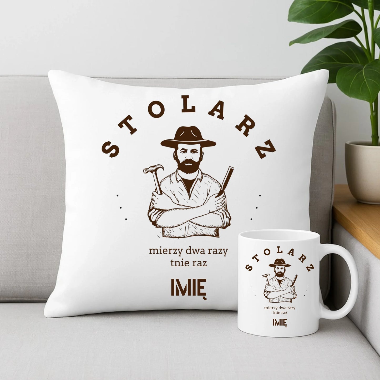 Zestaw poduszka i kubek dla stolarza - Mierzy dwa razy tnie raz - personalizowany ZS02 - StoryCups.pl