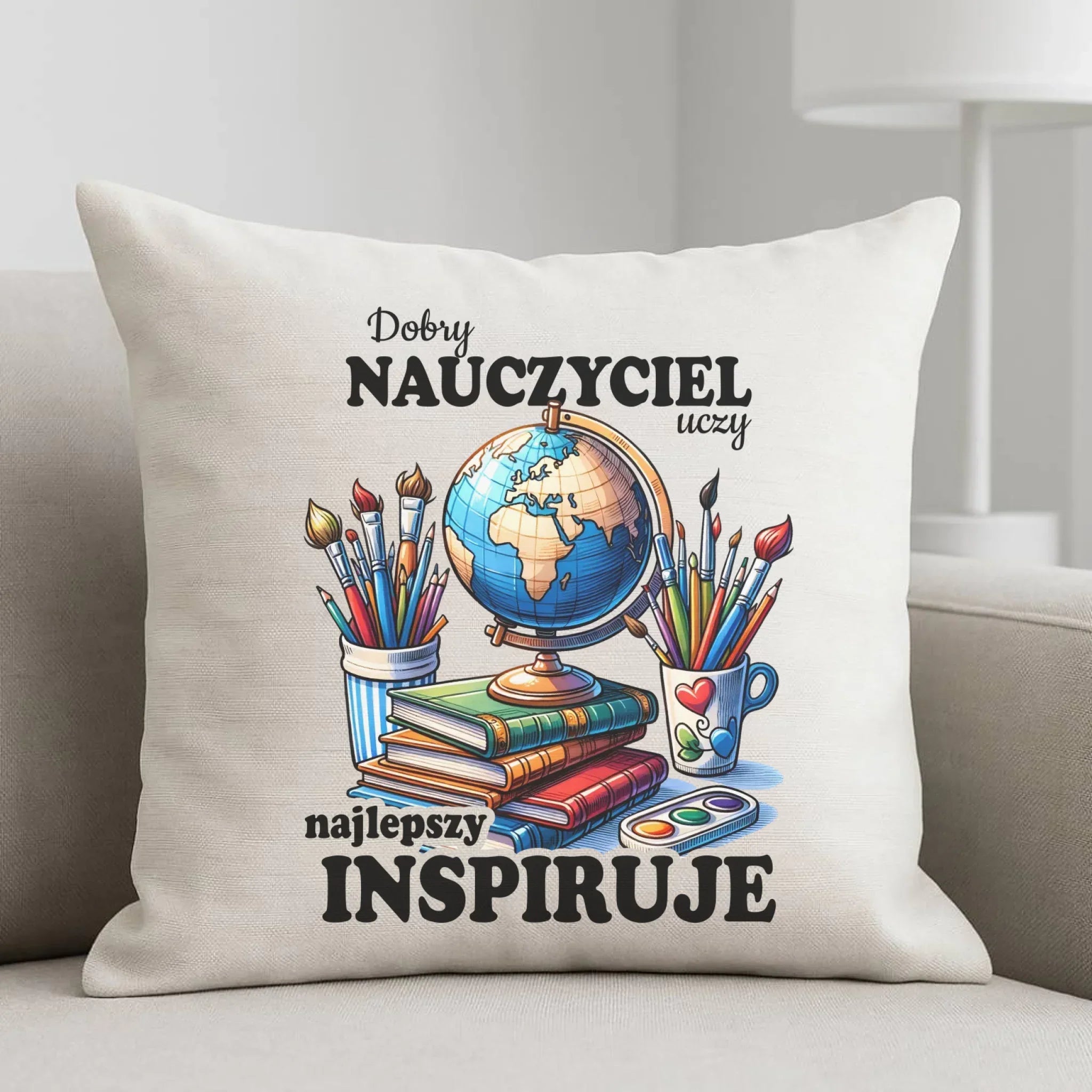 Poduszka dla nauczyciela - Dobry nauczyciel uczy najlepszy inspiruje N72 - StoryCups.pl
