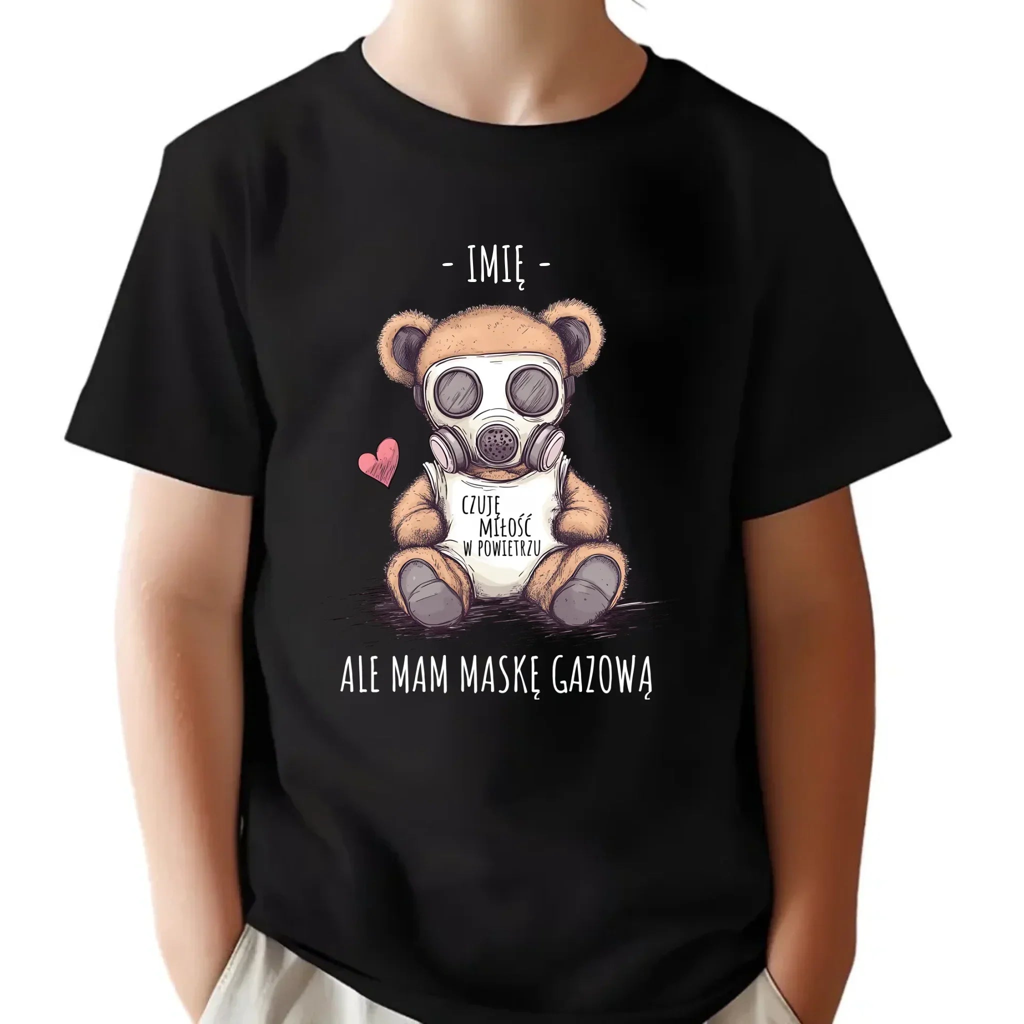 Koszulka dziecięca - Miś w masce gazowej - Czuję miłość w powietrzu - personalizowana W38 - StoryCups.pl