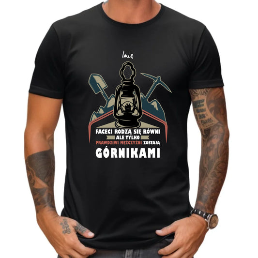 Koszulka męska - prezent dla górnika - Prawdziwi mężczyźni zostają górnikami - personalizowana G08 - StoryCups.pl