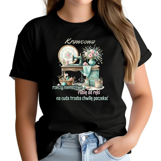 Koszulka damska szyciowa dla krawcowej - Rzeczy niemożliwe HS35 - StoryCups.pl