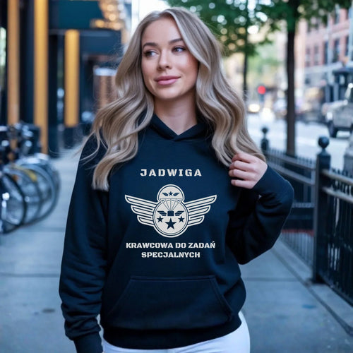 Bluza damska z kapturem szyciowa dla krawcowej - Krawcowa do zadań specjalnych HS38 - StoryCups.pl