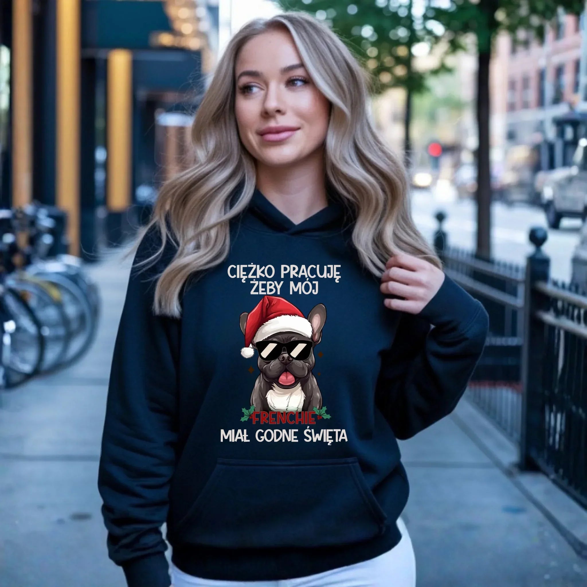 Bluza damska świąteczna - Buldożek Francuski - Ciężko pracuję, żeby mój frenchie miał godne święta BN109 - StoryCups.pl