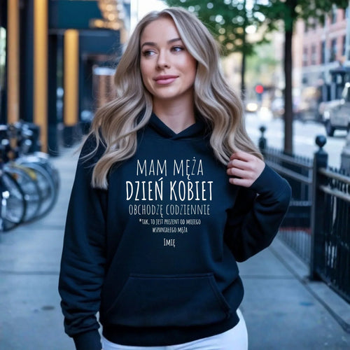 Bluza damska z kapturem - prezent dla żony - Mam męża Dzień Kobiet obchodzę codziennie - personalizowana Ż01 - StoryCups.pl