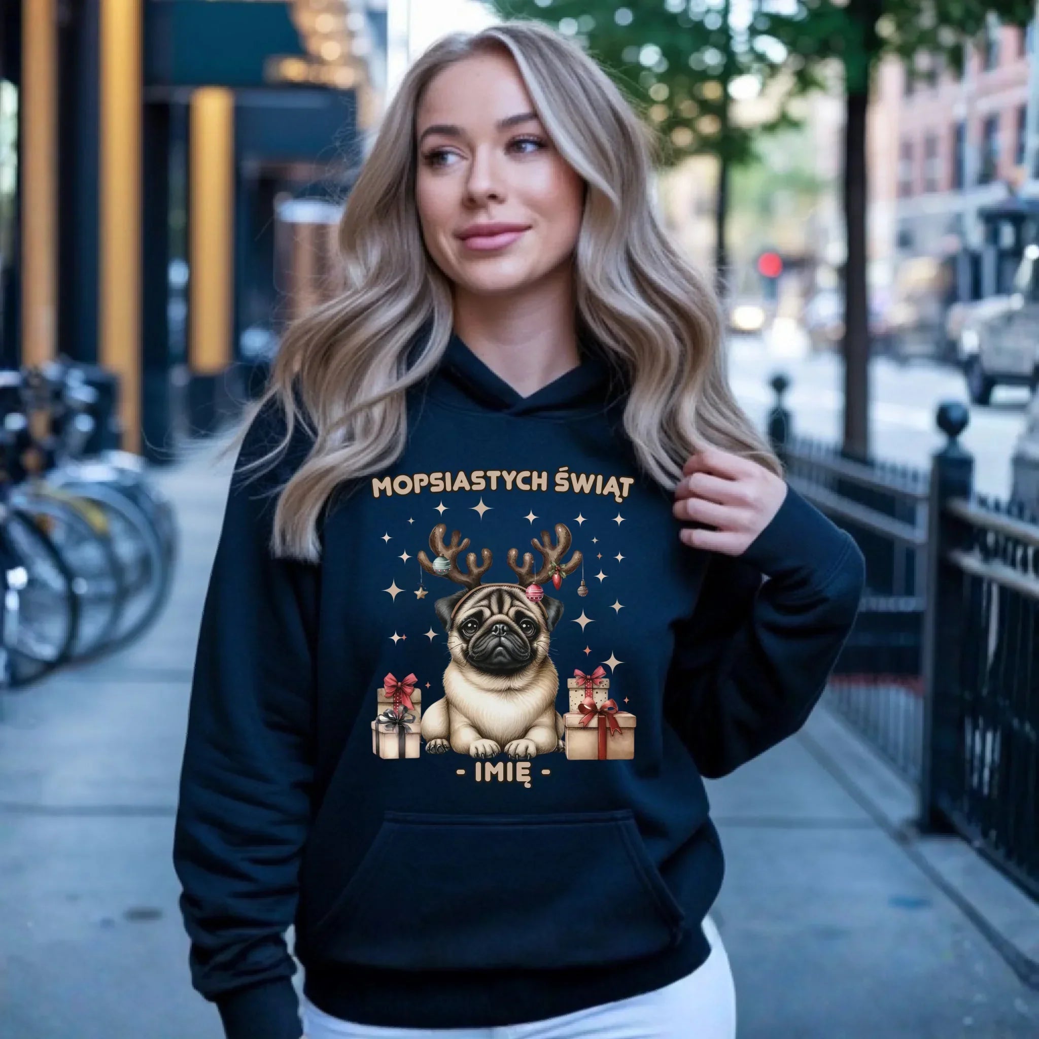 Bluza damska z kapturem świąteczna - Mops Mopsiastych świąt - personalizowana BN91 - StoryCups.pl