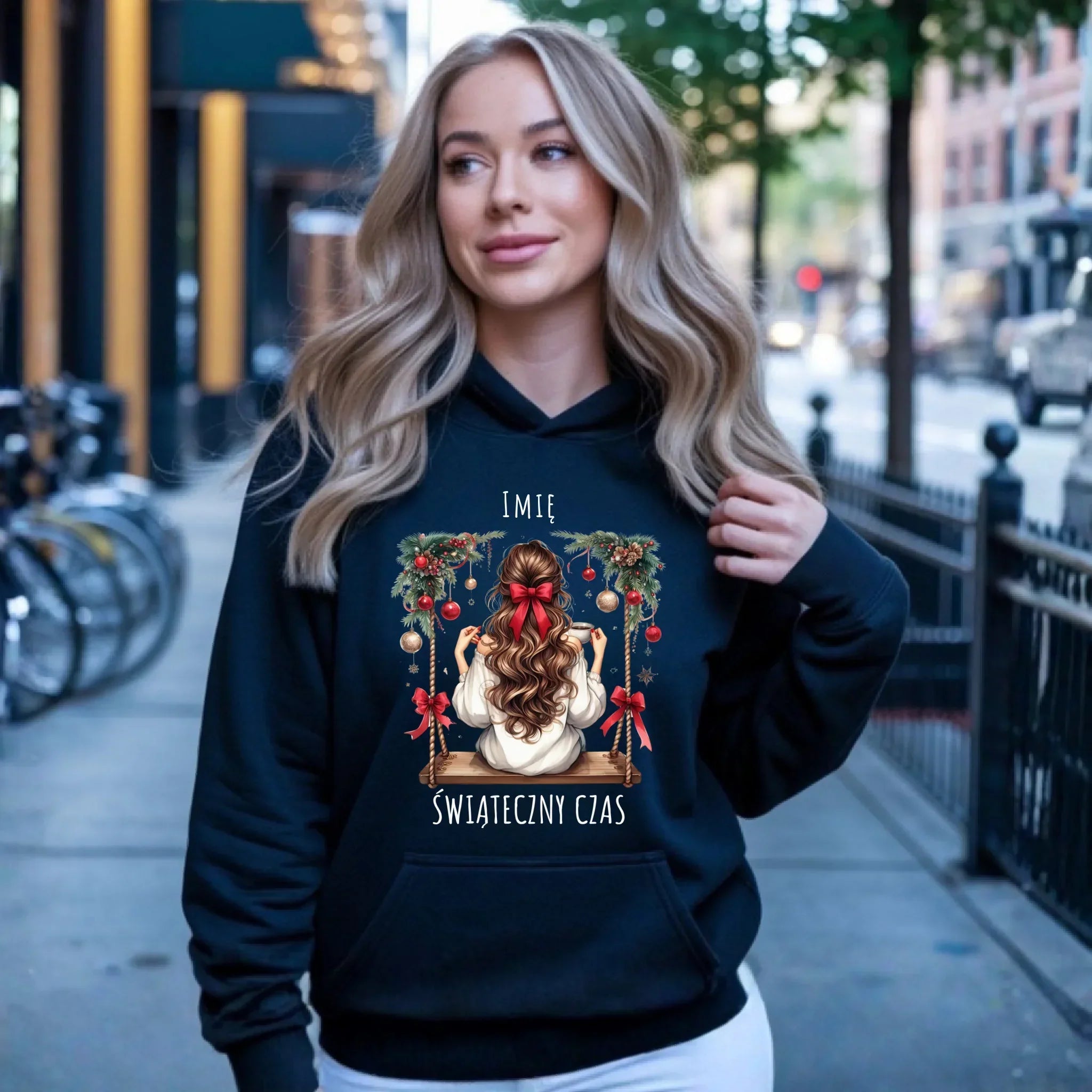 Bluza damska z kapturem świąteczna - Dziewczyna na huśtawce - Świąteczny czas - personalizowana BN105 - StoryCups.pl