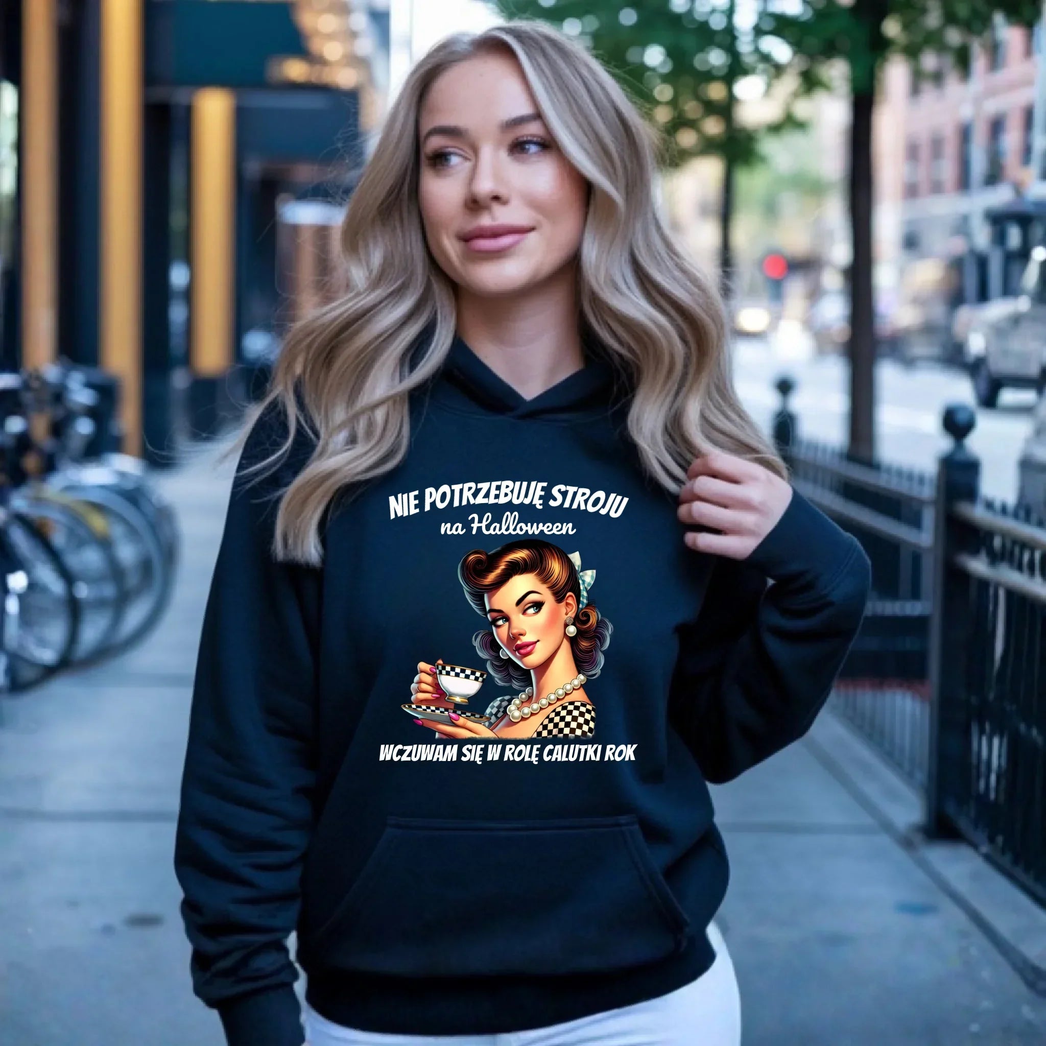 Bluza damska z kapturem retro pin-up girl – Nie potrzebuję stroju na Halloween HL29 - StoryCups.pl