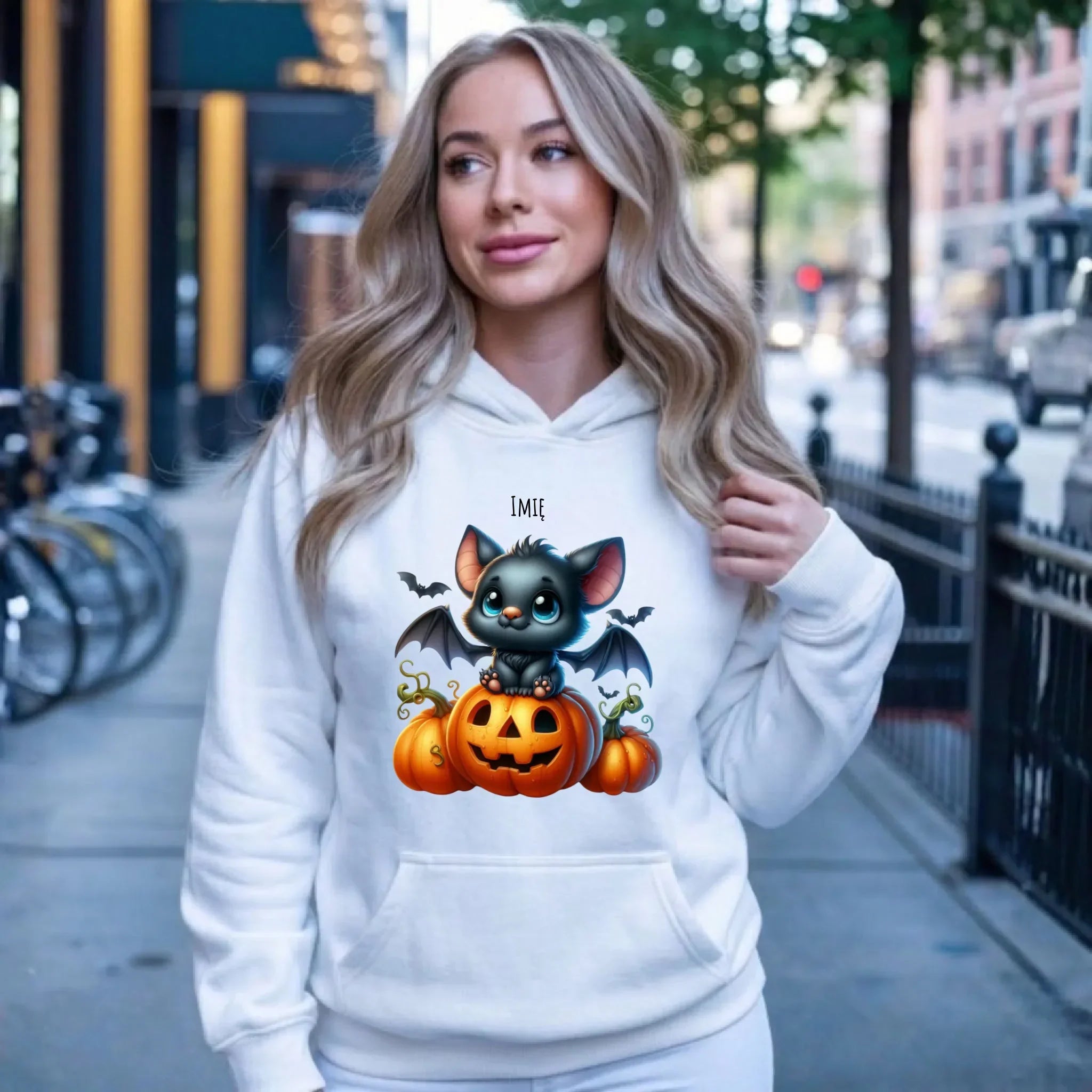 Bluza damska z kapturem halloweenowa - Słodki nietoperz z dynią - personalizowana HL09 - StoryCups.pl