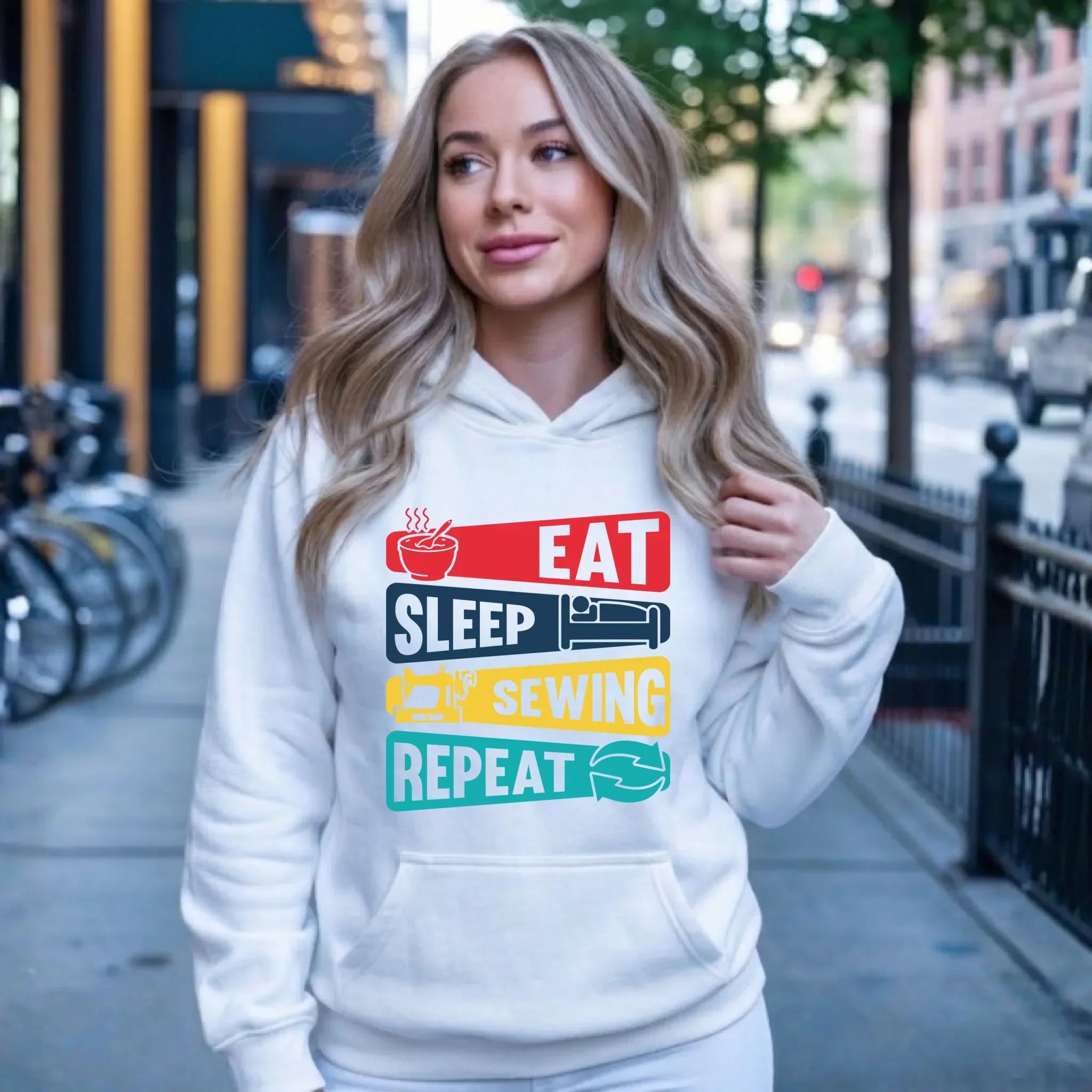 Bluza damska z kapturem szyciowa dla krawcowej - Eat sleep sewing repeat HS21 - StoryCups.pl