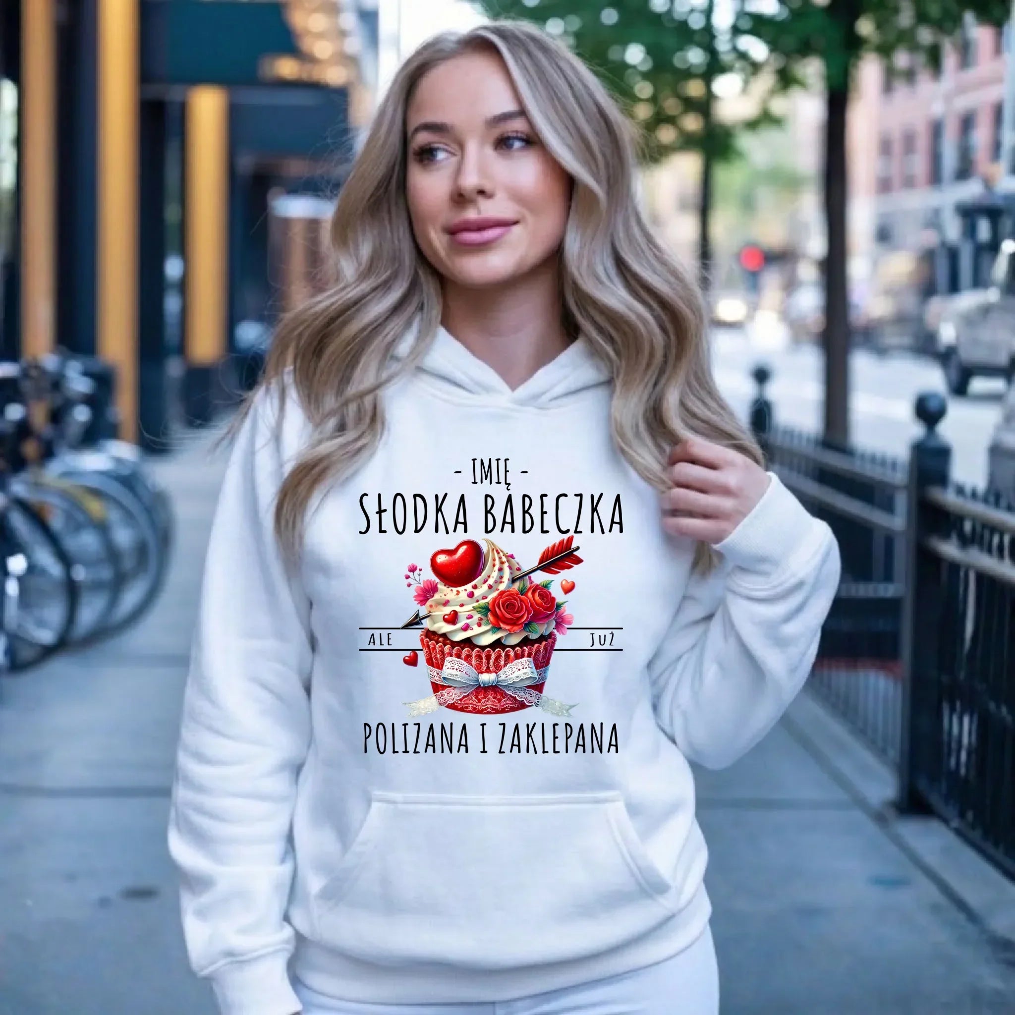 Bluza damska z kapturem - Słodka babeczka polizana i zaklepana - personalizowana W37