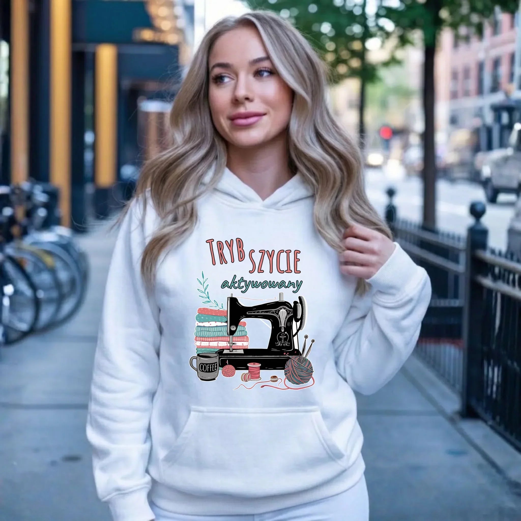Bluza damska z kapturem szyciowa dla krawcowej - Tryb szycie aktywowany HS06 - StoryCups.pl